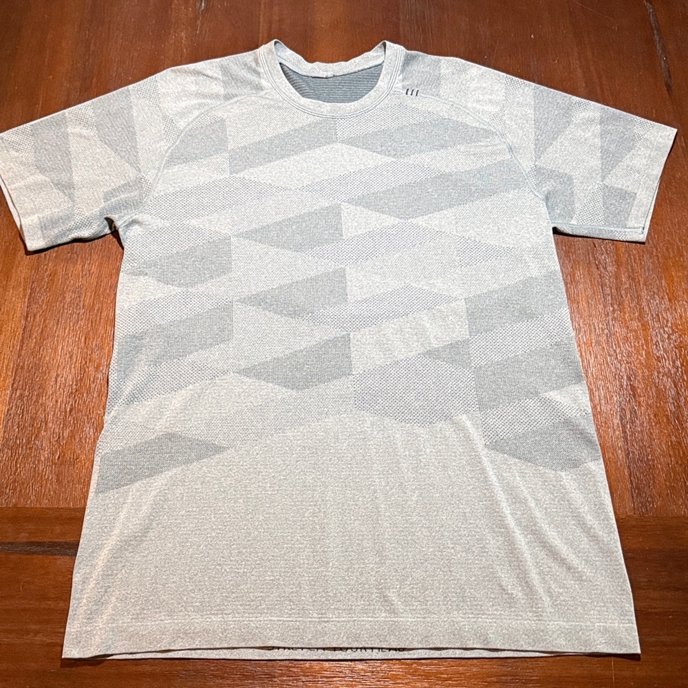 Lululemon Metal Vent Tech Short Sleeve Tee L